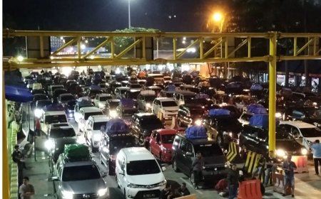 Di Hari Libur Natal, Ribuan Kendaraan Padati Pelabuhan Bakauheni