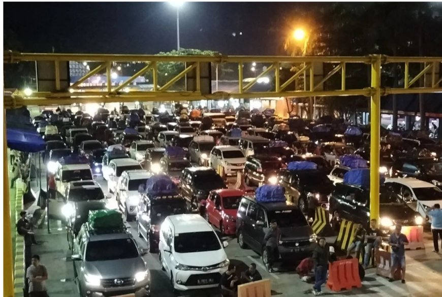 Di Hari Libur Natal, Ribuan Kendaraan Padati Pelabuhan Bakauheni
