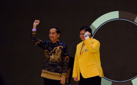 Jokowi Berkelakar  Soal Isu Gabung Golkar