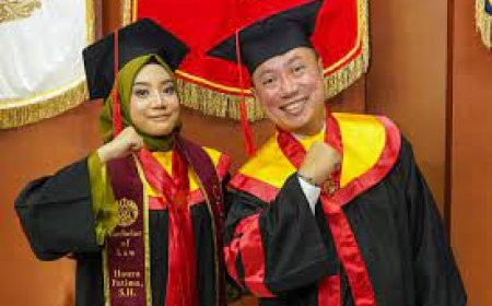 Inspiratif! Ayah Dan Anak Jadi Wisuda UI Bersamaan