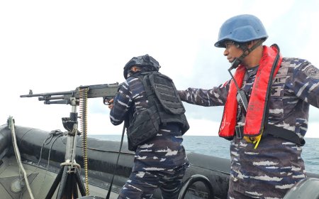 TNI AL Lakukan Latihan Tembak di Perairan Batam