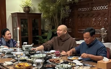 Momen Makan Malam  Prabowo Bersama Didit dan Siti Hediati