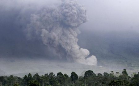 Semeru Erupsi, Lontaran Abu Vulkanik Setinggi 1 Kilometer