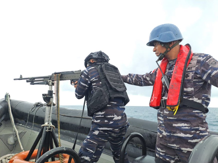 TNI AL Lakukan Latihan Tembak di Perairan Batam
