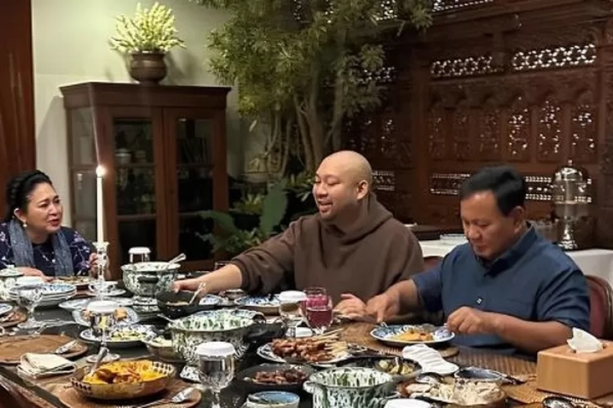 Momen Makan Malam Prabowo Bersama Didit dan Siti Hediati