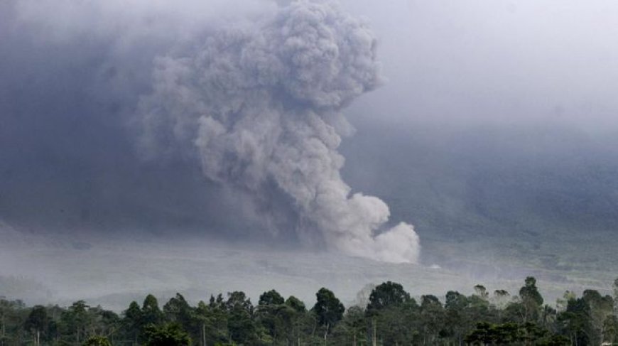Semeru Erupsi, Lontaran Abu Vulkanik Setinggi 1 Kilometer