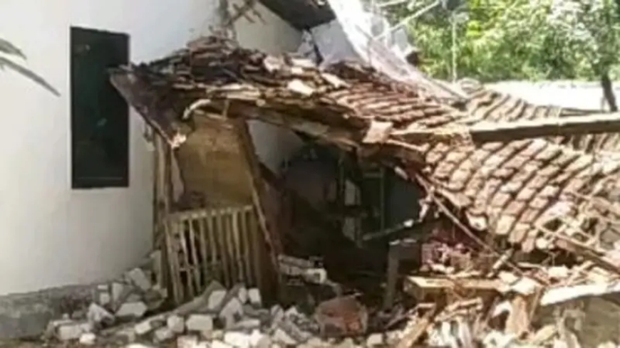 Infrastruktur dan rumah di Bawean, Rusak Akibat Gempa Tuban