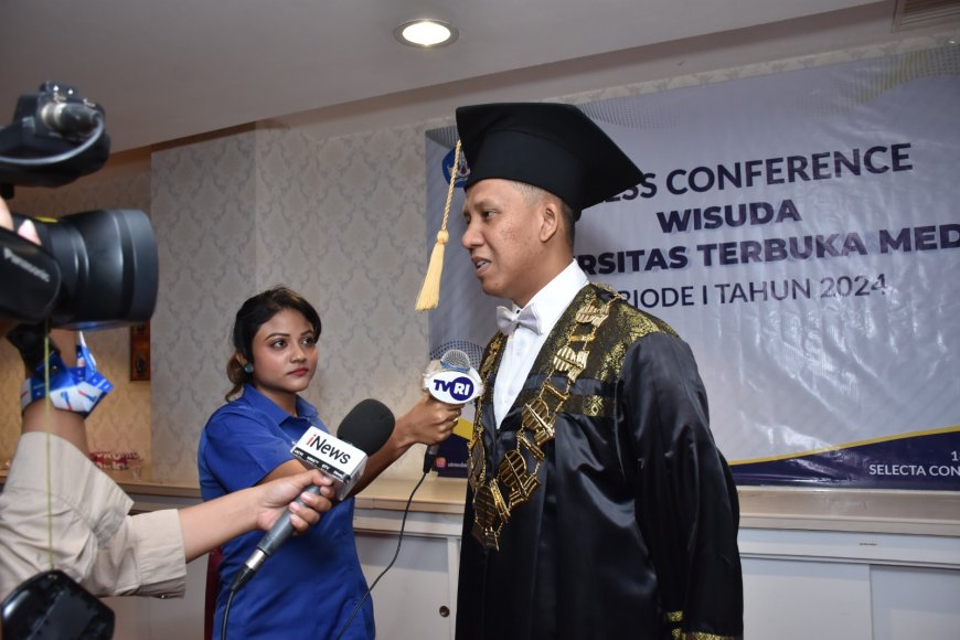 Siap Berikan Sumbangsih Terbaik, 428 Mahasiswa UT Medan Jalani Prosesi Wisuda