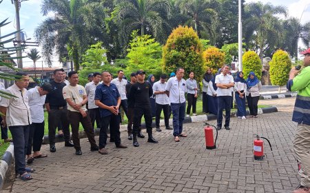 Sigap Bencana, Civitas UT Medan Jalani Pelatihan Pemadaman Kebakaran dan Simulasi Tanggap Darurat