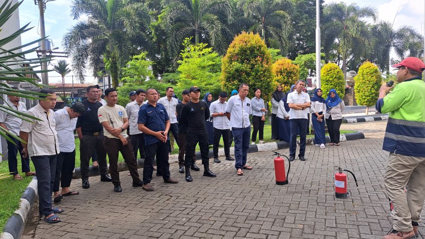 Sigap Bencana, Civitas UT Medan Jalani Pelatihan Pemadaman Kebakaran dan Simulasi Tanggap Darurat