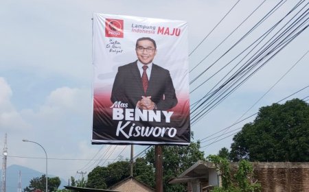 Baliho Jumbo Projo Bergambar Wajah Benny Kisworo Di Balik Kunker Jokowi ke Lampung, Ada Apa?