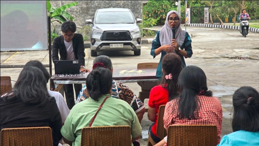 UT Bekali Masyarakat Desa Siallagan Pindaraya Keterampilan Pulic Speaking dan Grooming