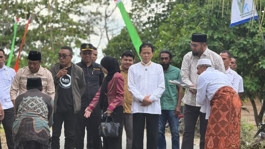 Gema Adat Bumi Saruma Sambut Prof. Rokhmin Dahuri, Bupati Bassam: Kehormatan Bagi Kami