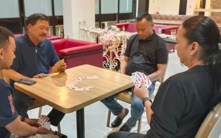 Ayah Erik: Satu Meja Domino, Empat Kepala Menyatukan Perbedaan