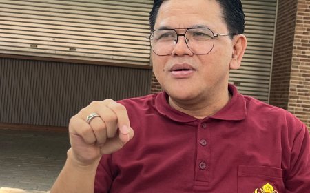 WAJAH BURUK, CERMIN YANG DIBELAH